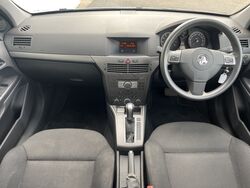 HOLDEN AH ASTRA CD HATCH   2006
